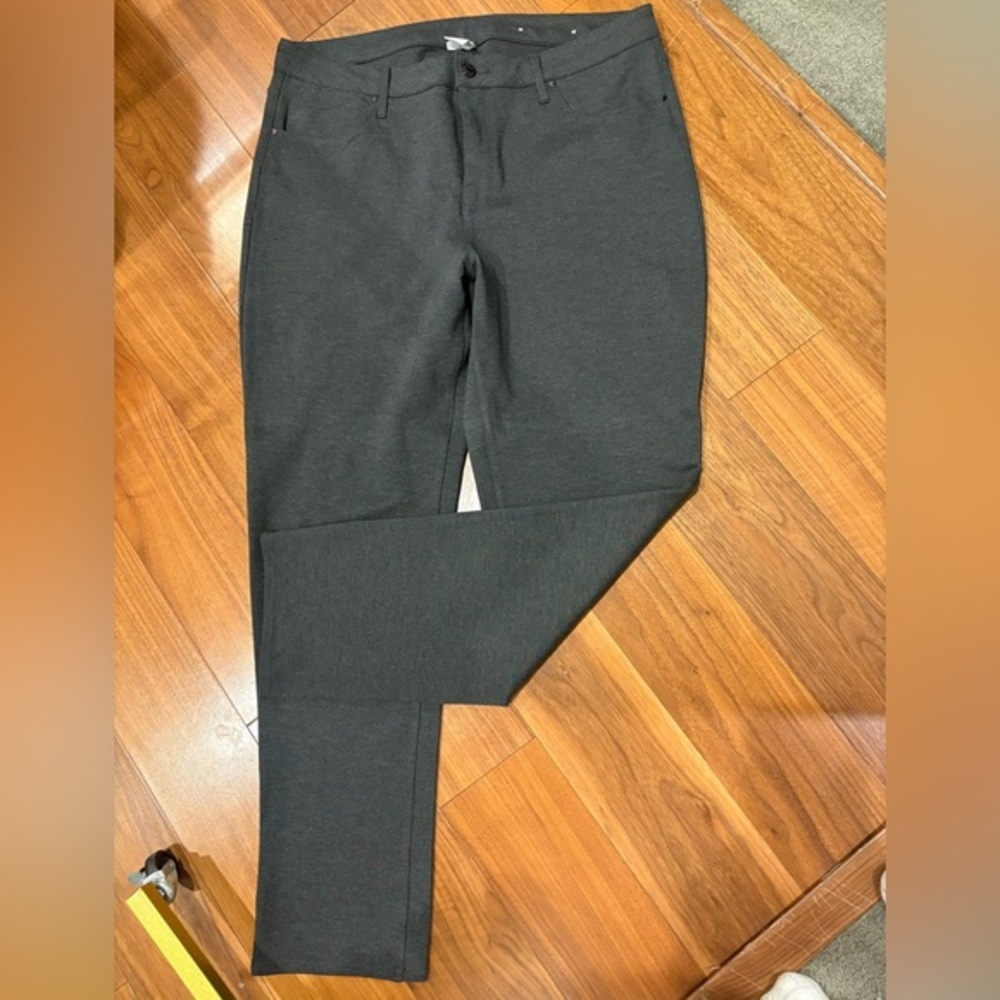 Women’s Chico's Charcoal Chinos Size 14R Soft Jegging Material